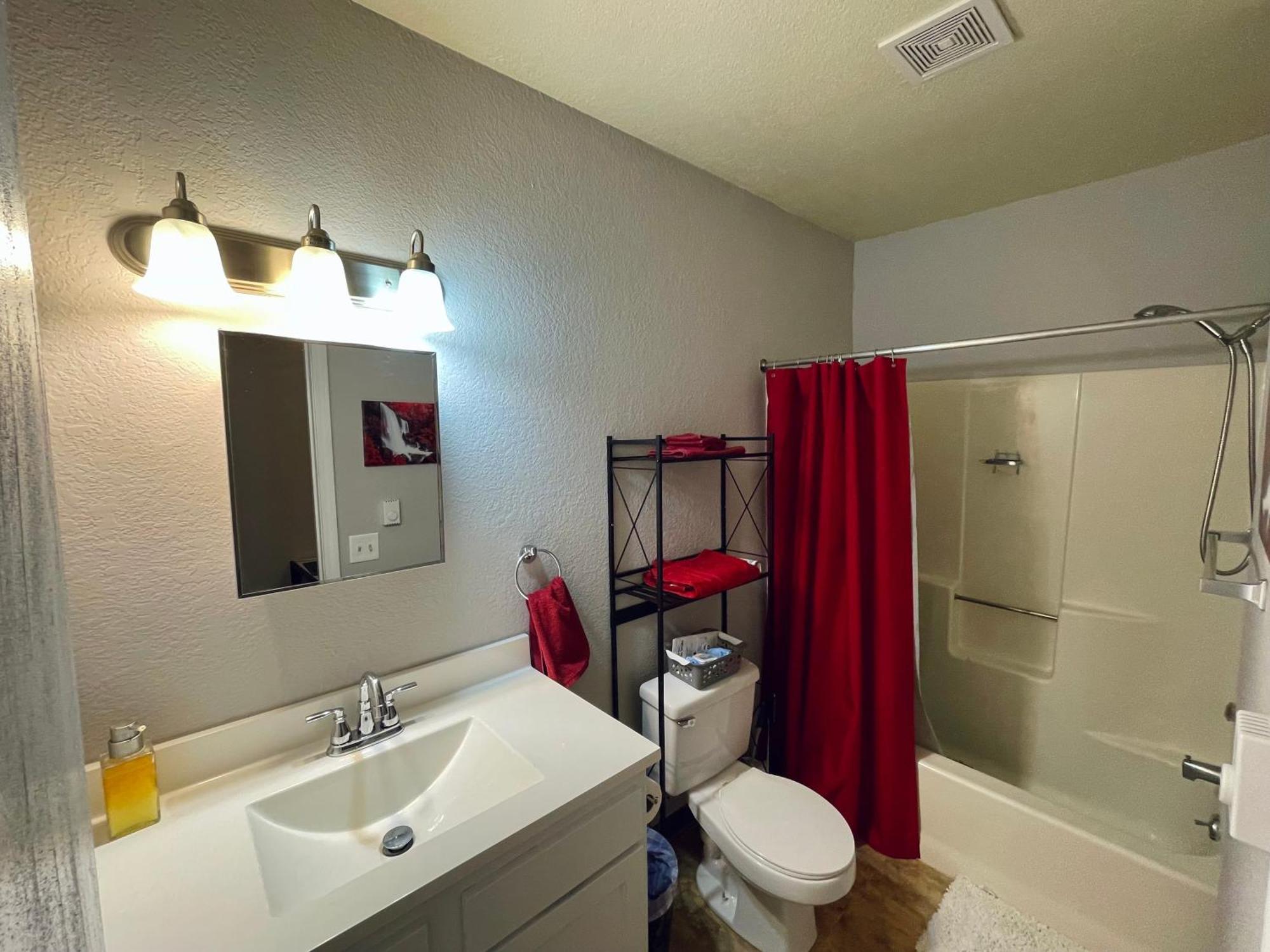 Cozy 1 Bed ~ Close To Soaring Eagle And Downtown Mount Pleasant Kültér fotó